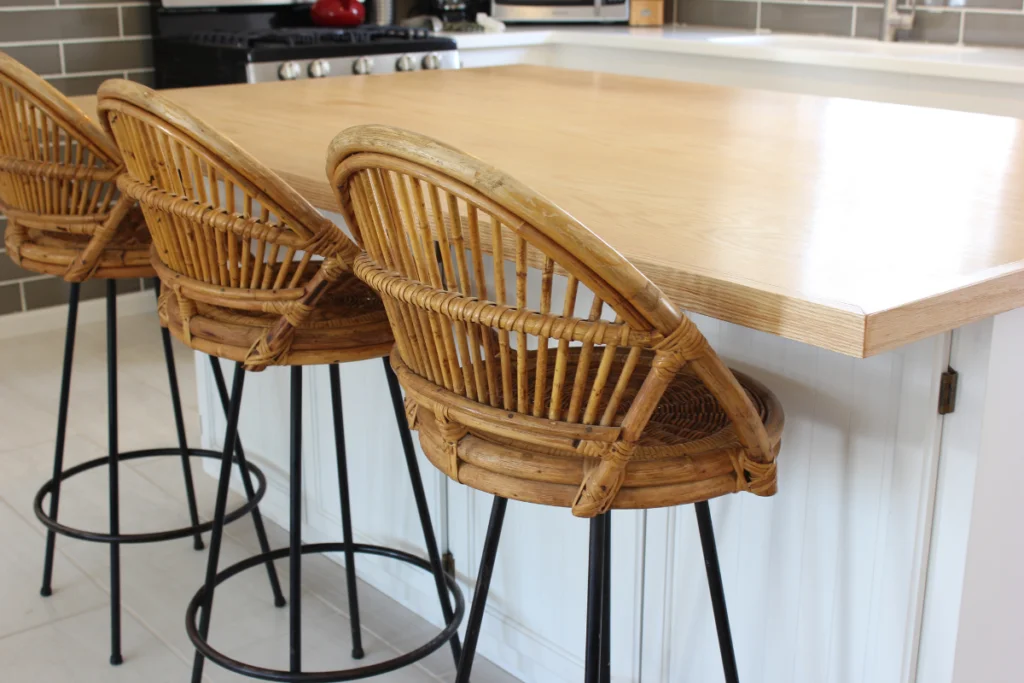 5 Coastal Style Kitchen Ideas That Will Transport You To The Beach 2 Three coastal style kitchen rattan stools.